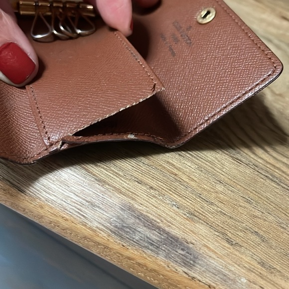 Authentic Louis Vuitton Monogram 4 Ring Key Case - Picture 12 of 16